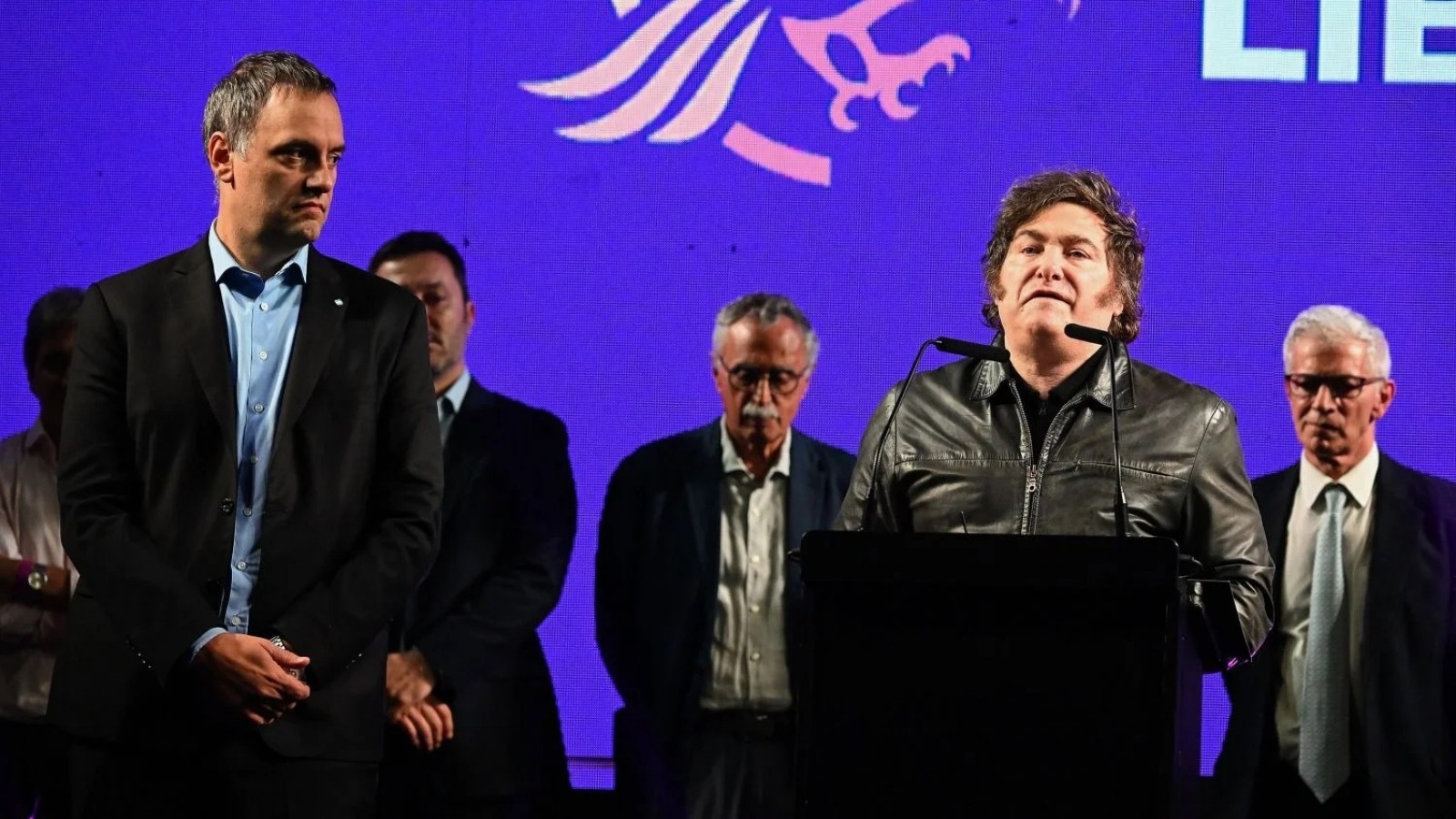 El gobierno de Milei suspende anuncios económicos sobre el uso de dólares