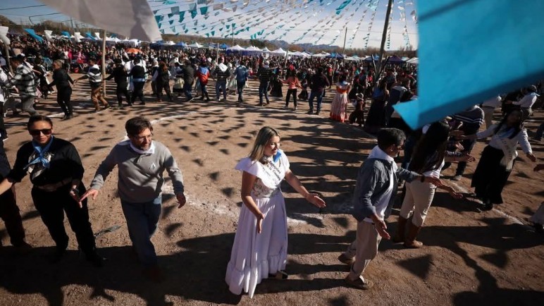 25 de Mayo: Velada de Gala, actos oficiales y el Pericón más grande del mundo