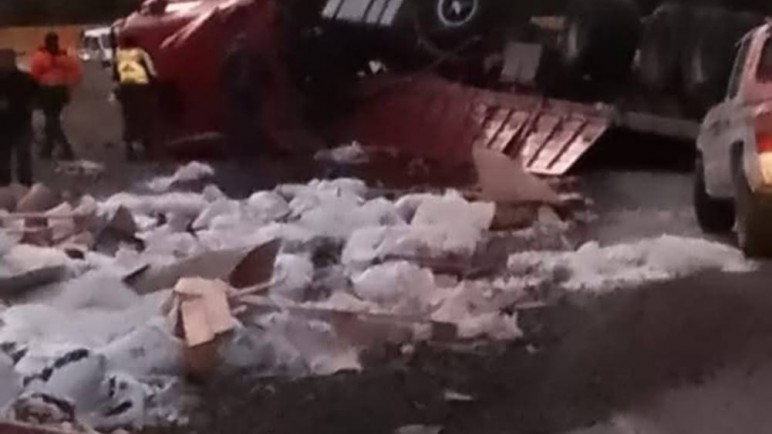 Paso a Chile: interrumpieron otra vez el tránsito por el vuelco de un camión