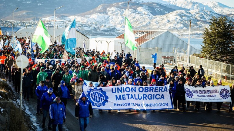 Las empresas de Tierra del Fuego prometieron no despedir trabajadores hasta fin de año