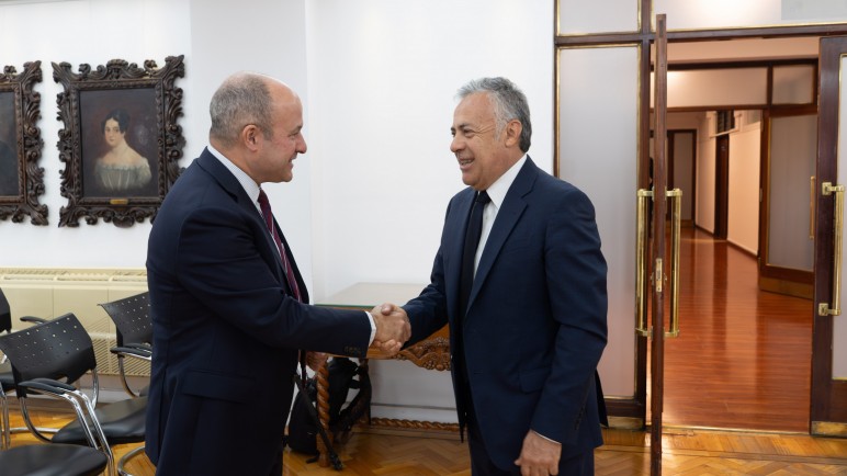 El gobernador Alfredo Cornejo ofrece los recursos de Mendoza a inversores canadienses