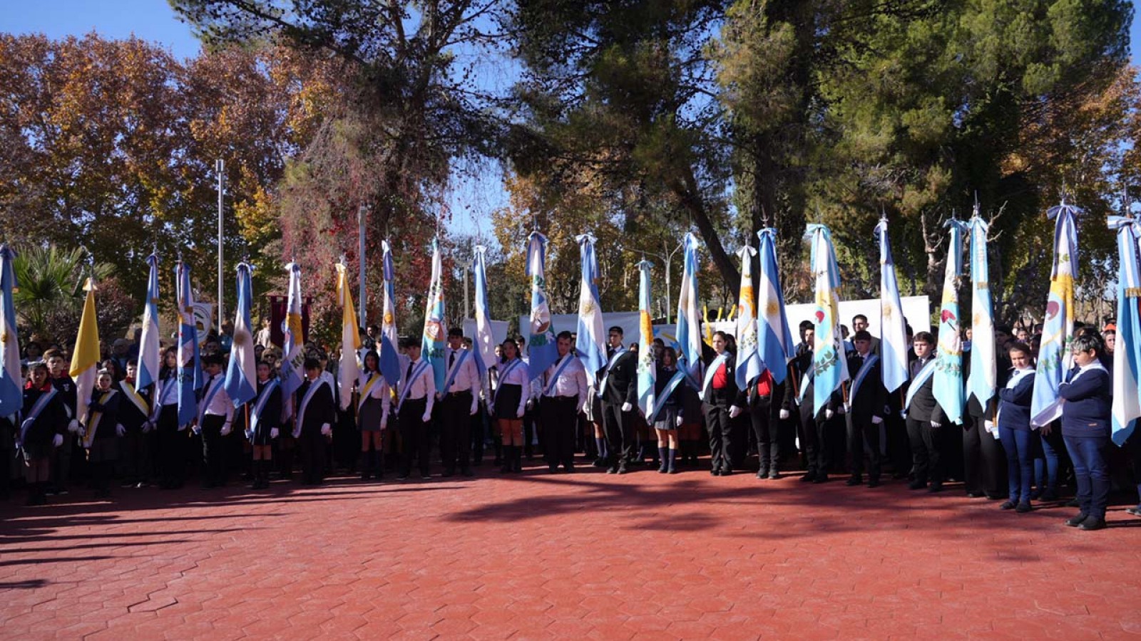 Junín conmemoró el 25 de Mayo con un emotivo acto en Philipps
