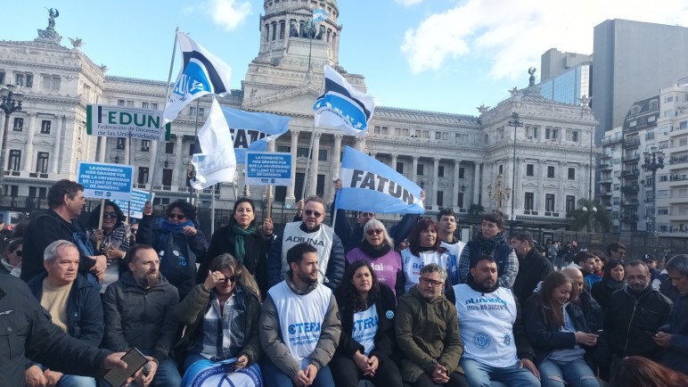 Universidades nacionales presentan un proyecto de ley para garantizar su funcionamiento