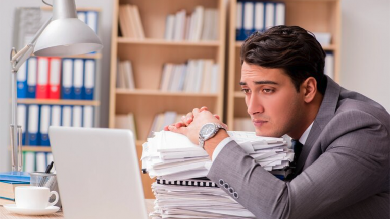 Pluriempleo: el gil trabajador en la era Milei