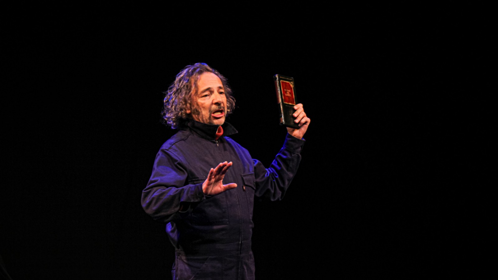 "Quién Soy Yo (Filosofía Clandestina)" vuelve a Mendoza con Fabián Vena