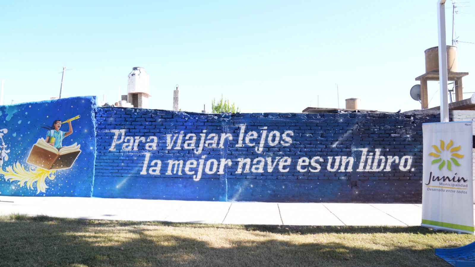 Junín homenajeó a sus escritores con un mural y una placa conmemorativa