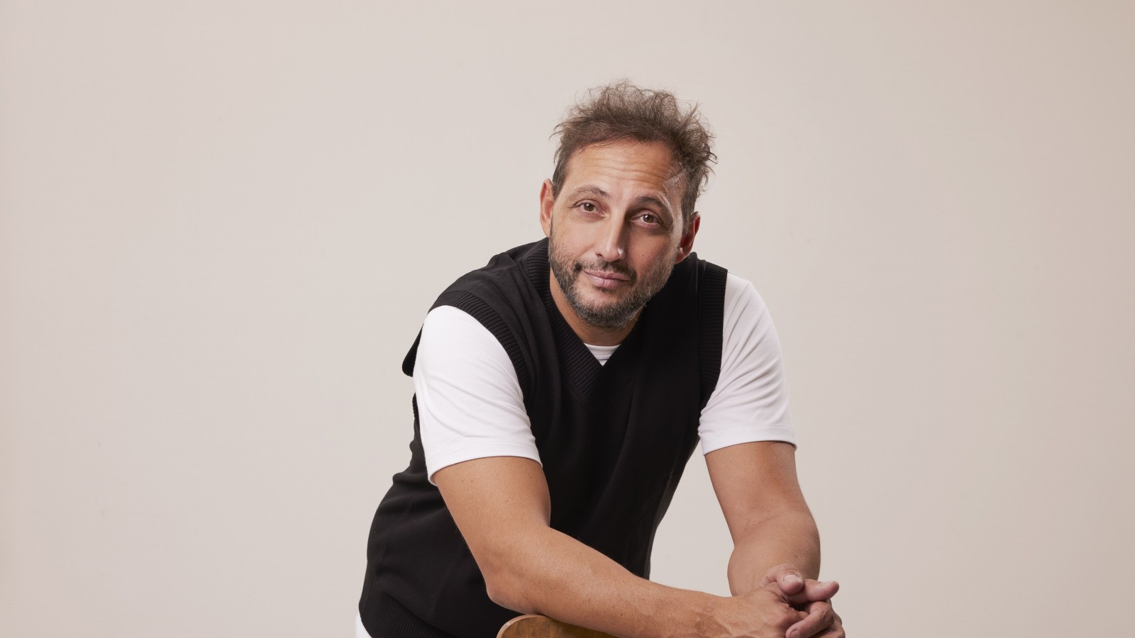 Ariel Staltari llega a Mendoza con Agotados, la comedia furor de Broadway