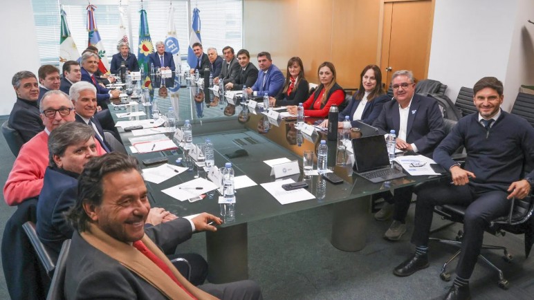 Gobernadores exigen por ley que el gobierno de Milei devuelva fondos de coparticipación