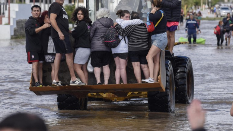 Javier Milei vetó la ley de emergencia que crea fondos para ayudar a Bahía Blanca