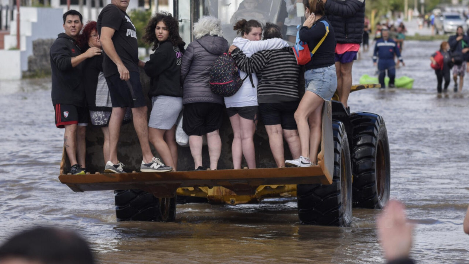 Javier Milei vetó la ley de emergencia que crea fondos para ayudar a Bahía Blanca