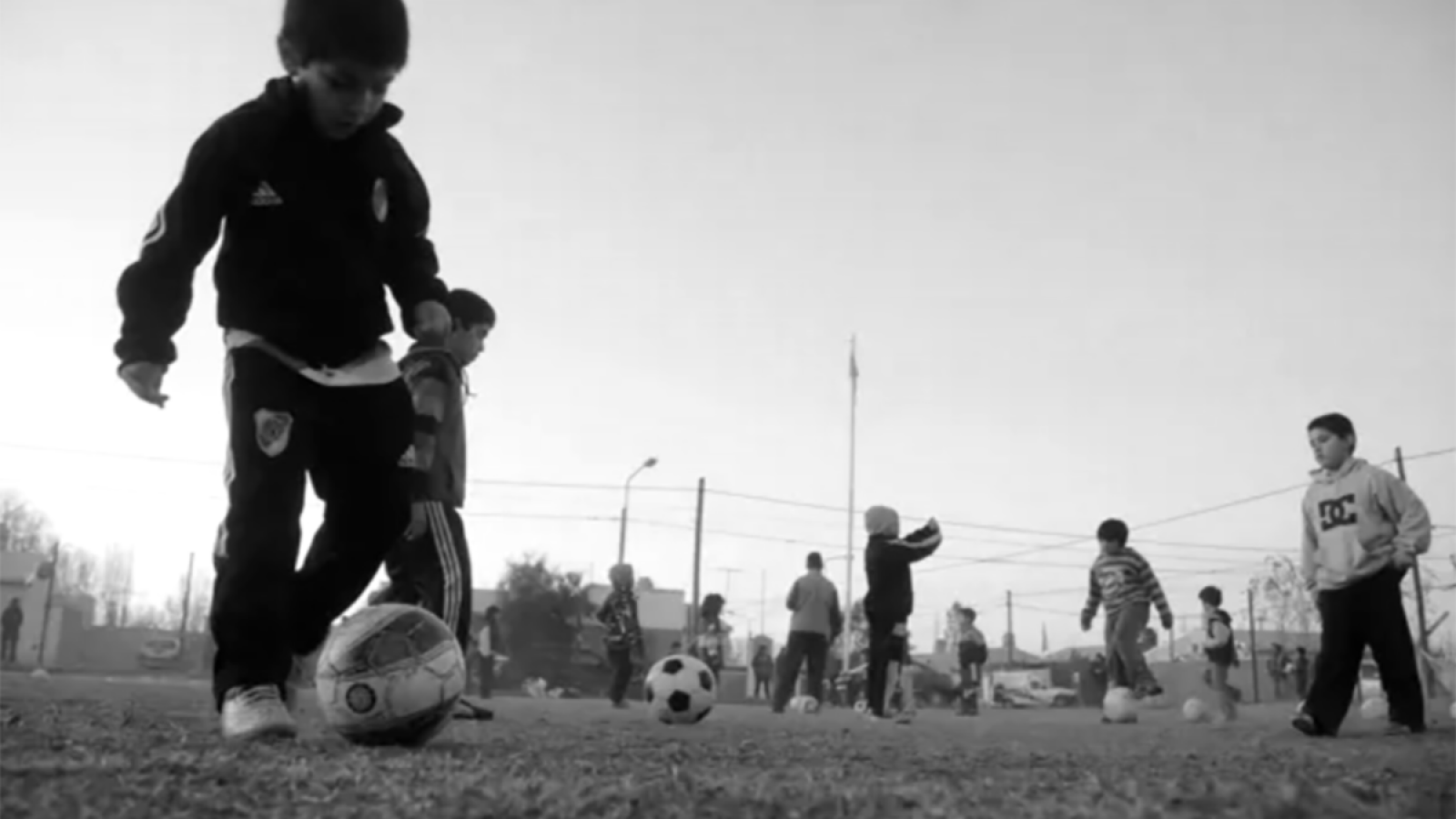 Cierran clubes, abren heridas