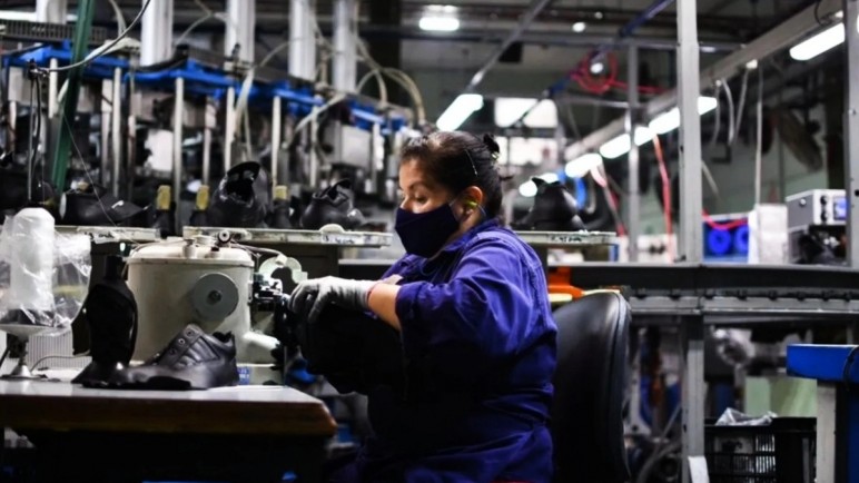 Cierres, caída del consumo y de empleo atraviesan las Pymes durante el gobierno de Milei