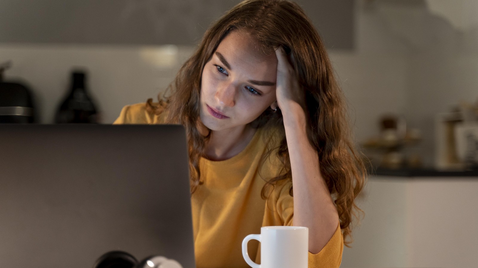 "Ya no siento nada": emociones programadas en tiempos de conexión constante