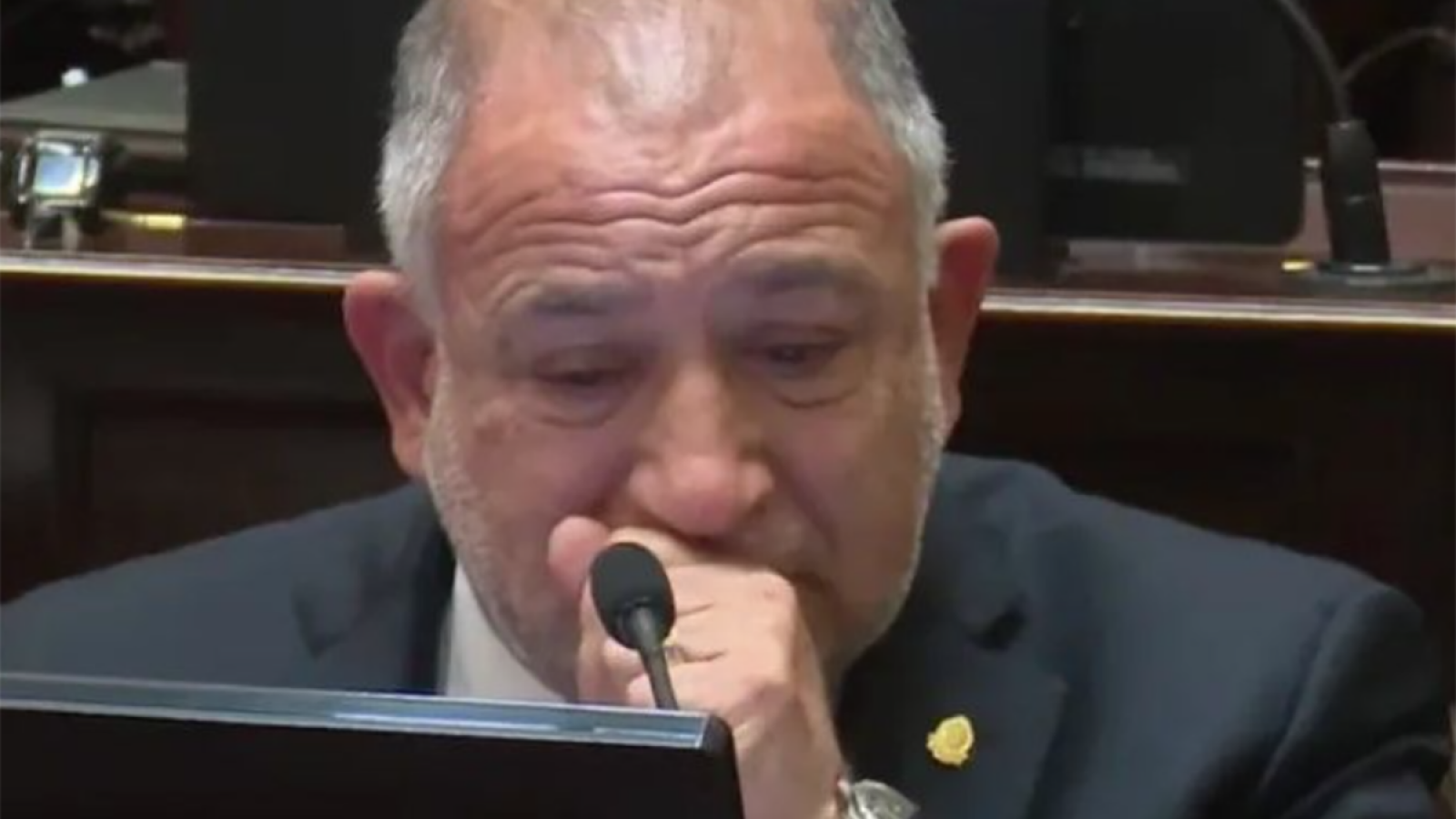 El ocaso de Milei: la semana en que se quebró el mito del emperador