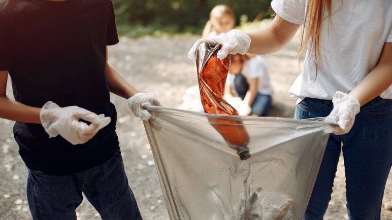 Educación ambiental y sostenibilidad en los eventos de limpieza comunitaria en Mendoza