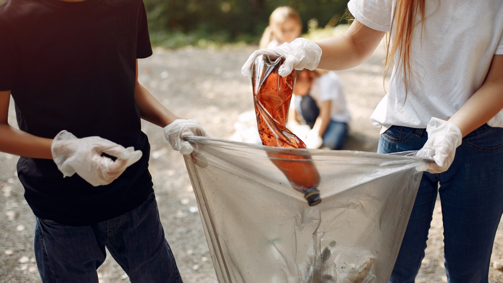 Educación ambiental y sostenibilidad en los eventos de limpieza comunitaria en Mendoza