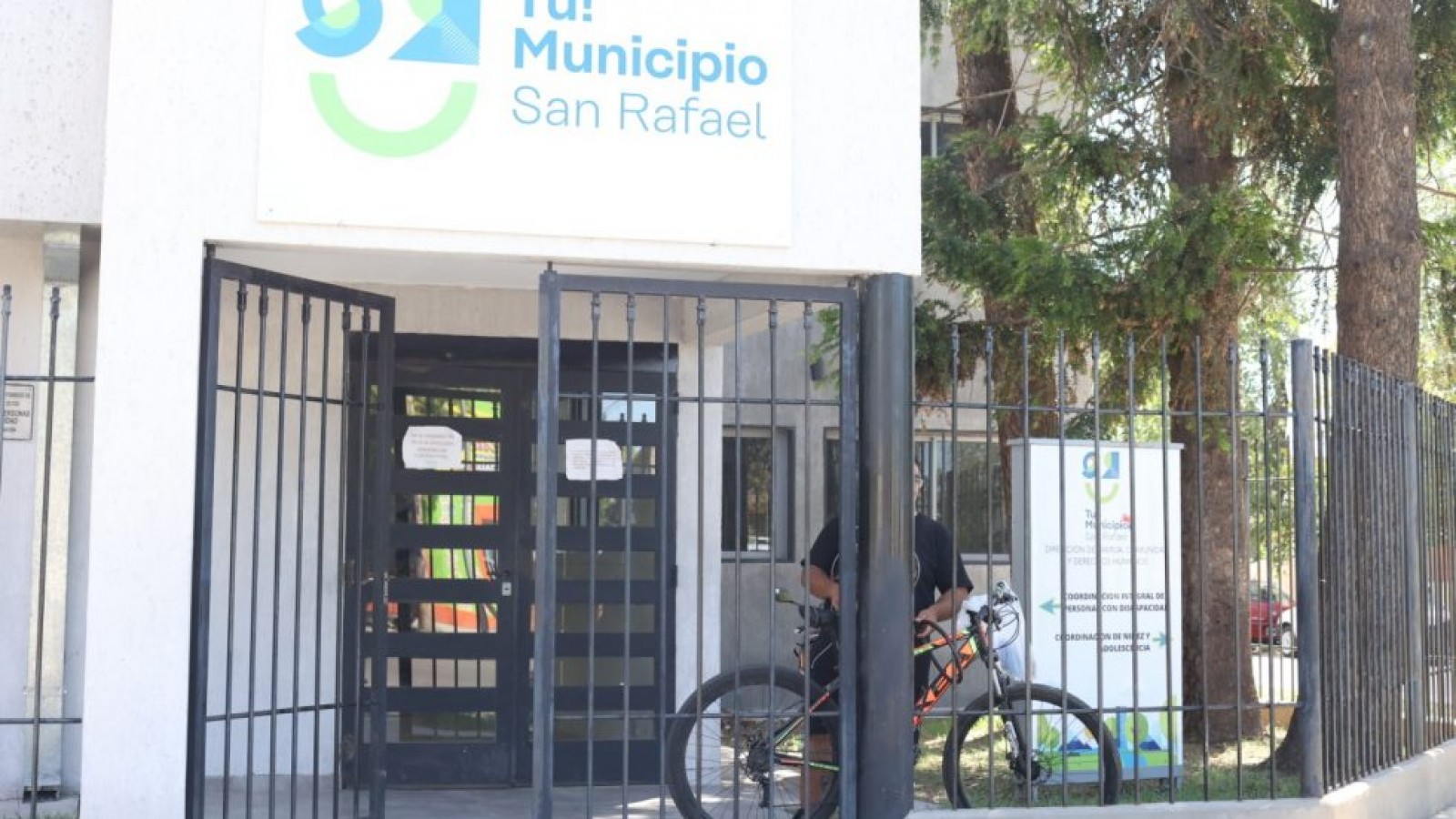 Acompañan a personas afectadas por la suspensión de pensiones por discapacidad