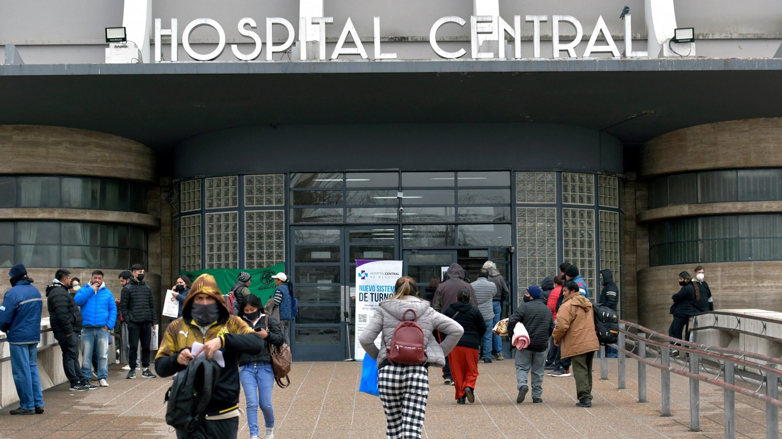 Hoy habrá paro y movilización de trabajadores autoconvocados en el Hospital Central