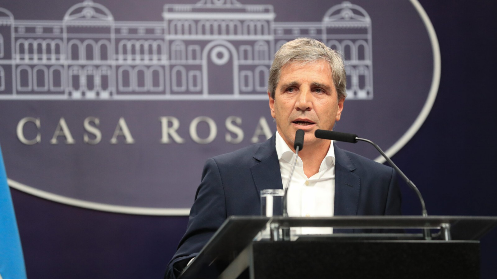 El ministro Caputo amenazó a los bancos por no cumplir con el secreto fiscal