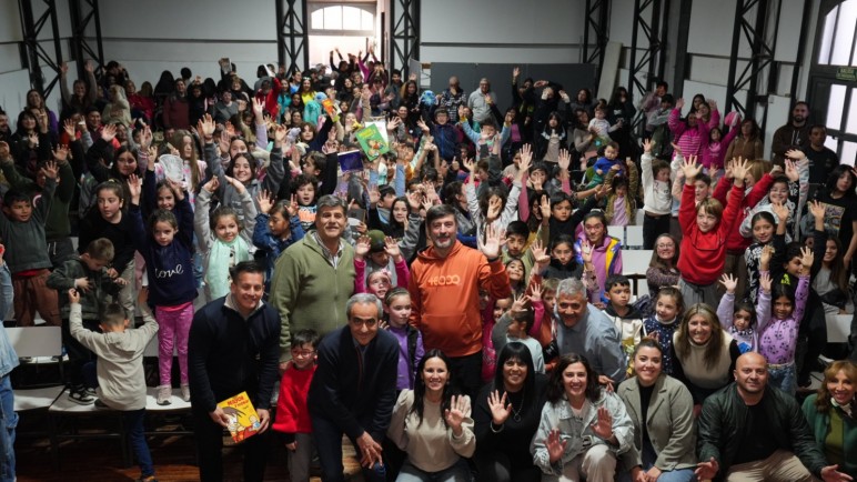 Cientos de niños disfrutaron de espectáculos gratuitos en todos los distritos