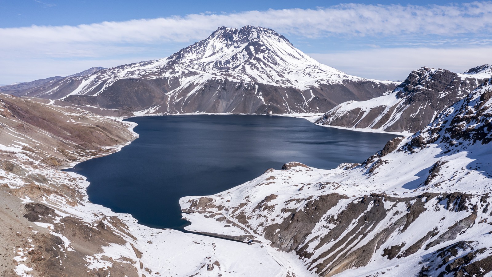 Alerta amarilla por el volcán Planchón-Peteroa ubicado en el límite con Chile