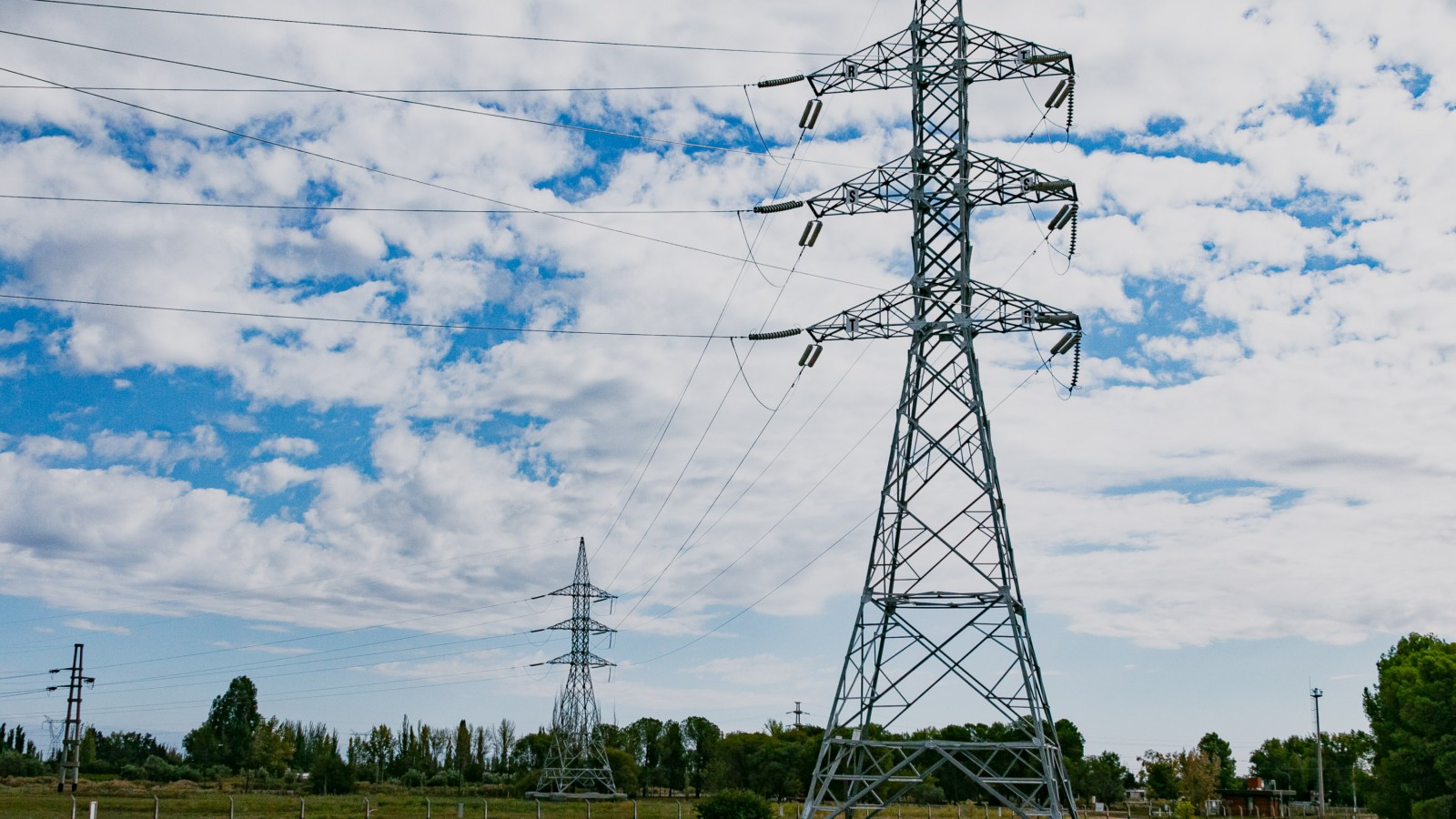 El gobierno de Mendoza destina fondos de Portezuelo para cinco obras eléctricas