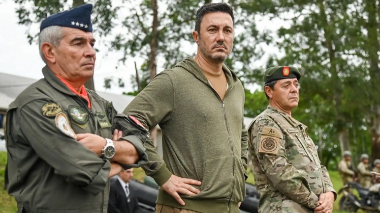 La empresa constructora del Ejército le hace un paro al ministro Luis Petri