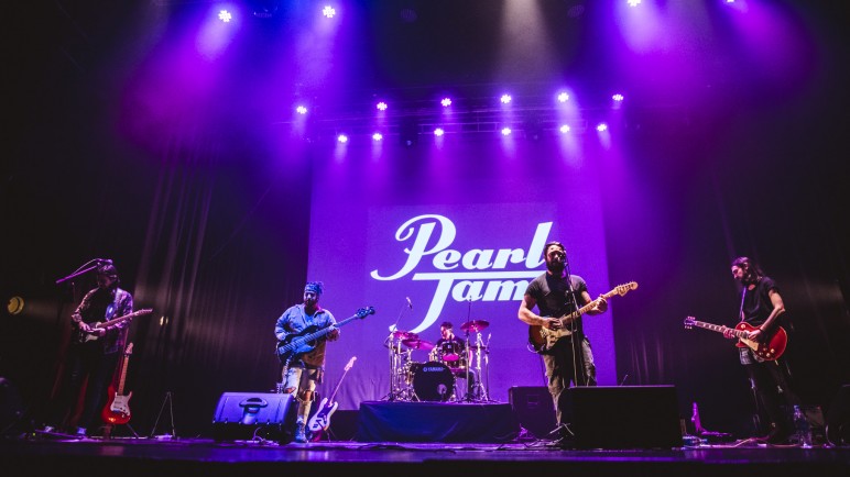 Grunge eterno: Blaylock rinde tributo a Pearl Jam en Mendoza