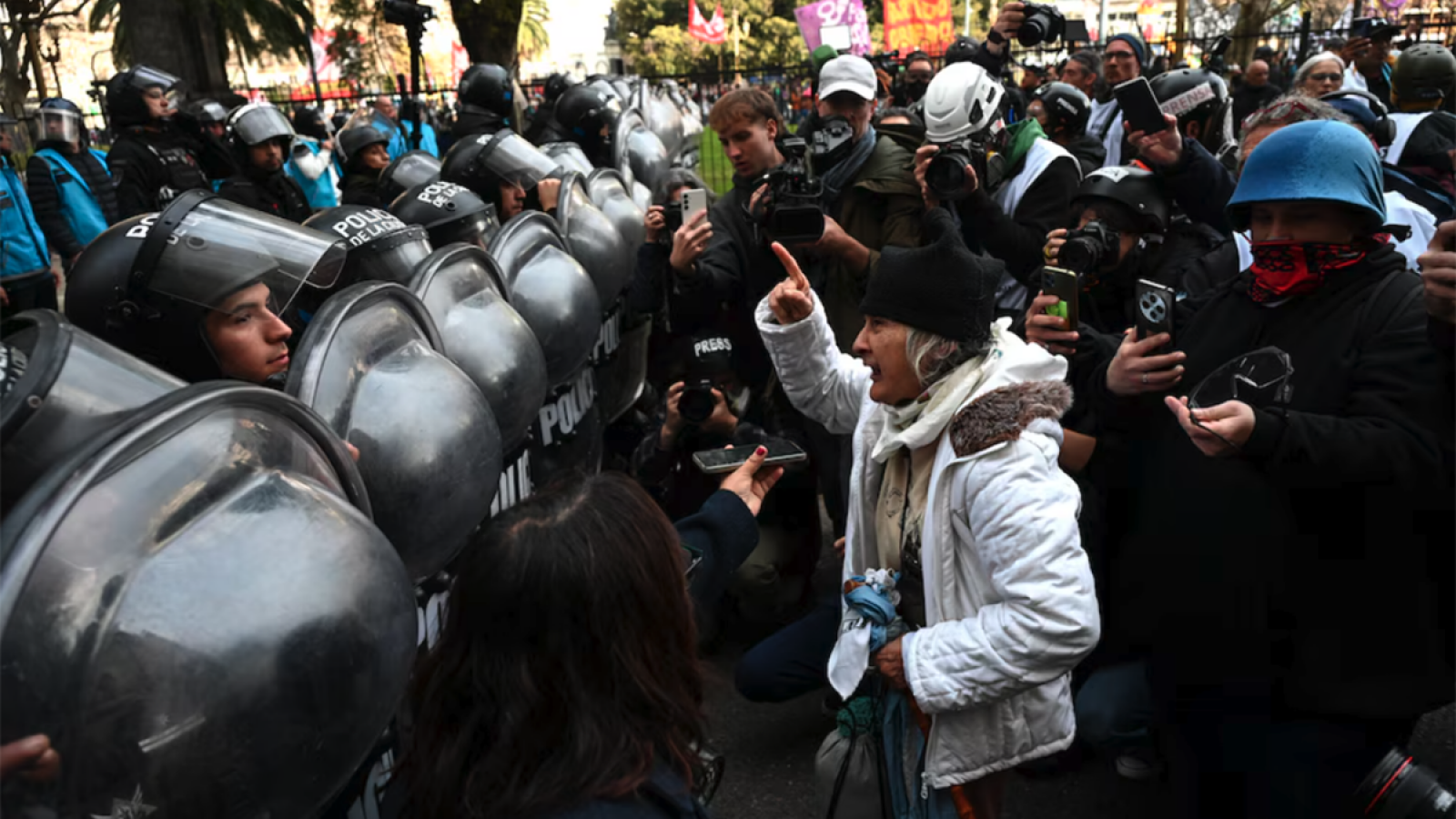 Marcha masiva en el Congreso contra el veto de Milei a la ley jubilatoria