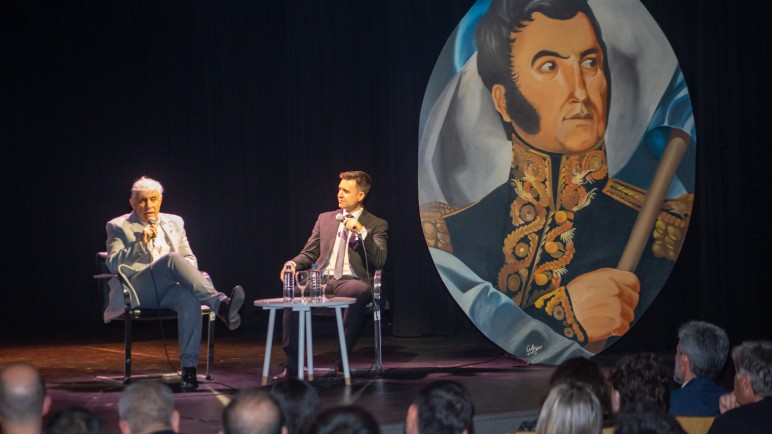 La Ciudad presentó el libro "San Martín, vecino de Mendoza, ciudadano del mundo" de Gustavo Capone