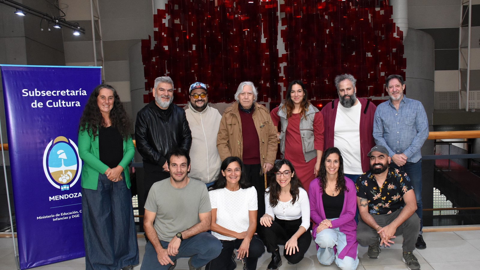 "Adentro está lloviendo y seguirá toda la noche", la coproducción con el Teatro Nacional Cervantes estrena en el Le Parc