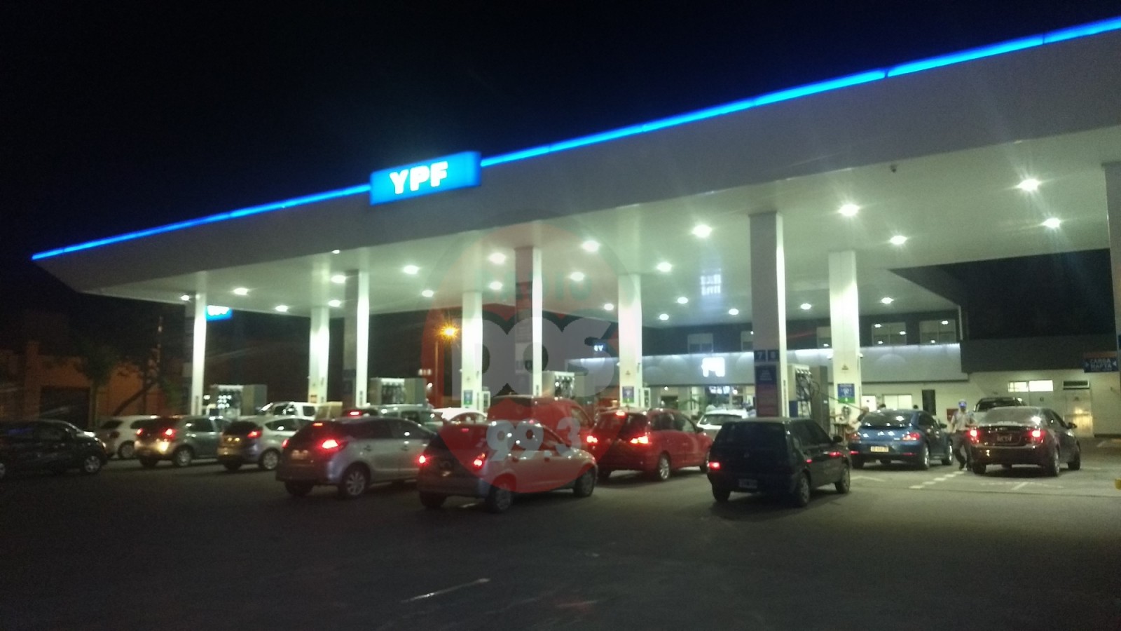 Por las subas en las naftas YPF duplica los descuentos en las cargas de noche