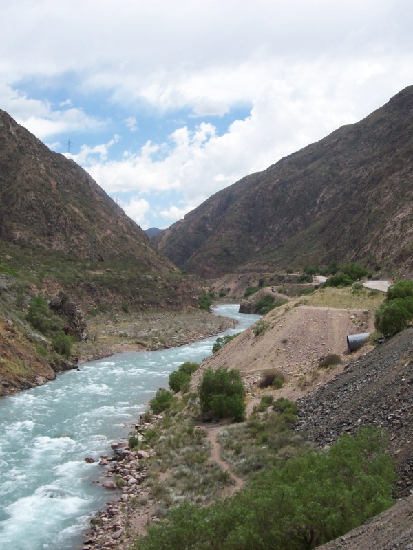 Presentaron recurso de inconstitucionalidad contra la Resolución que autorizó pozos en forma irregular en la cuenca del rio Mendoza