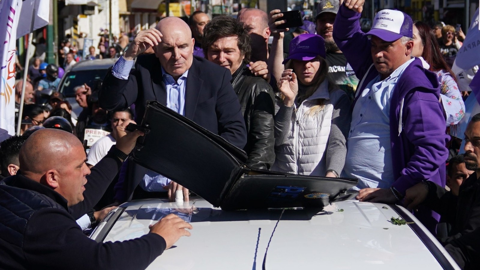 Repudiaron a Javier y Karina Milei en Lomas de Zamora