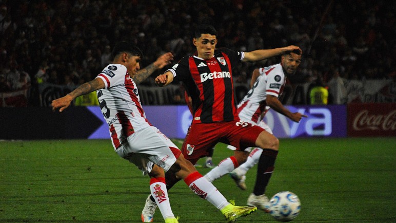 River Plate eliminó a Unión por penales con un Armani gigante en la Copa Argentina
