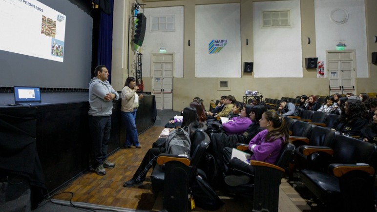 Capacitan a estudiantes para garantizar seguridad e higiene en los Kioscos