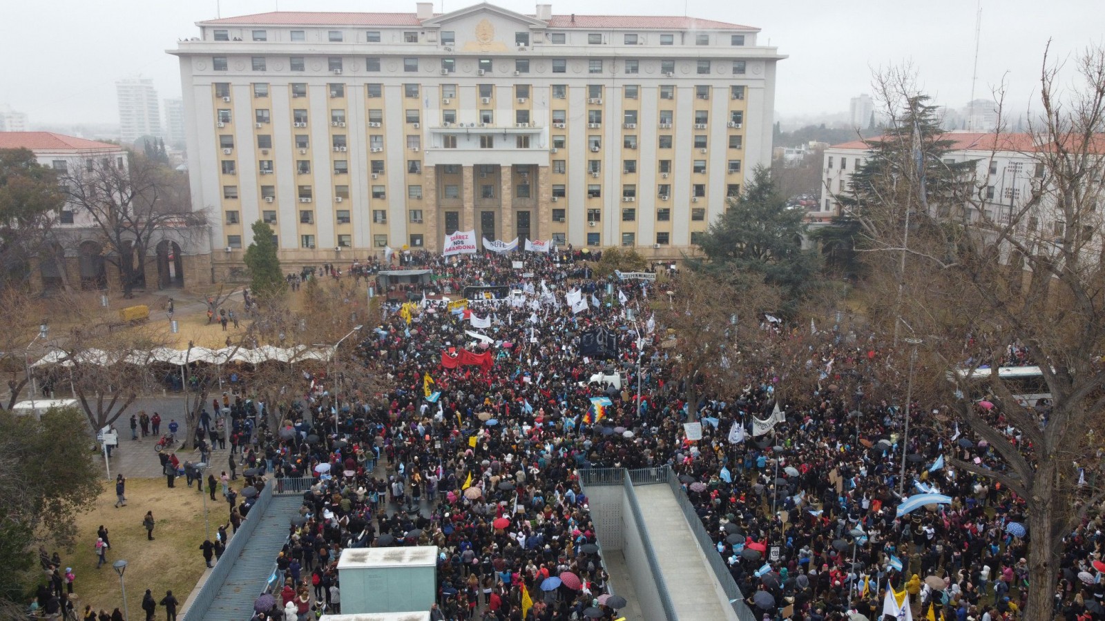 El ejecutivo adelanta la reforma del Estatuto del Empleado Público con rechazo de la oposición