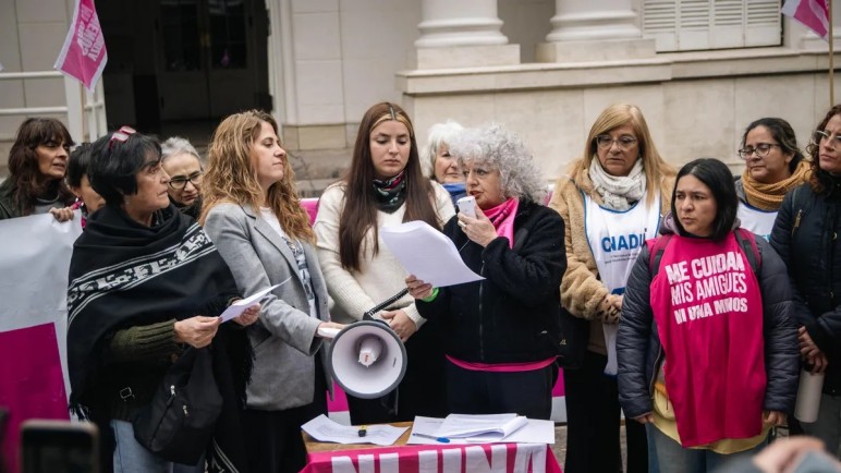 Fuerte denuncia de Ni Una Menos al gobierno de Alfredo Cornejo