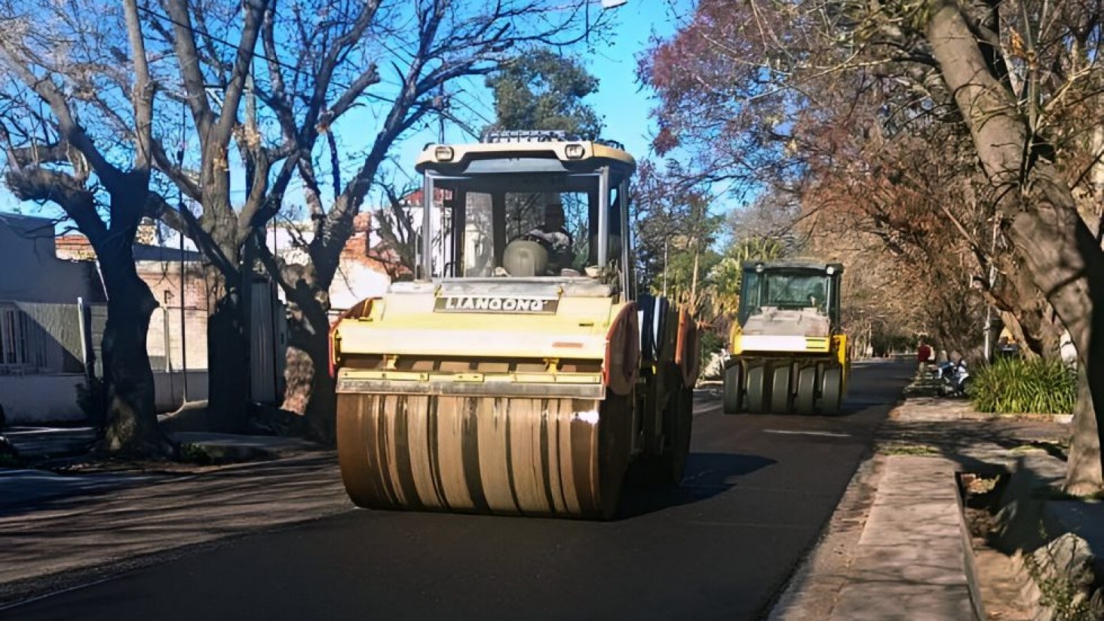 El Plan de Asfalto avanza en las calles de Pueblo Diamante