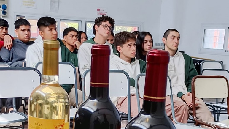 La Escuela 4-025 Los Corralitos presentó su línea de Vinos 2025