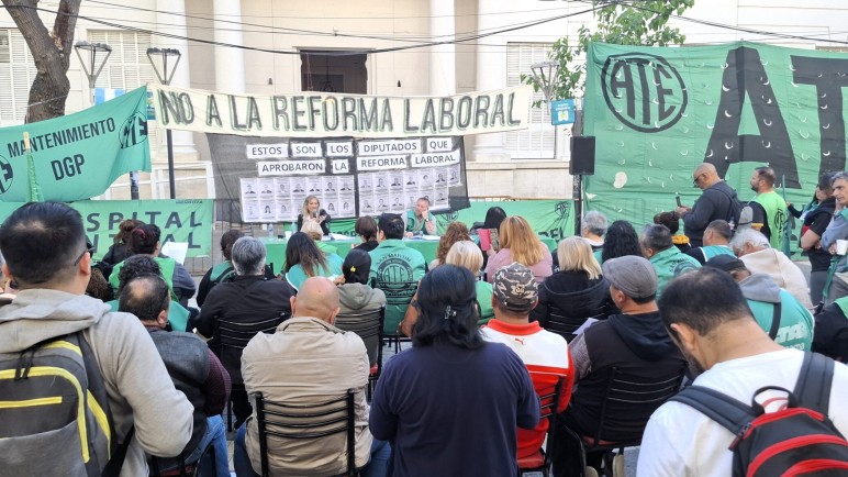 Vigilia y protesta para frenar la reforma de Alfredo Cornejo al Estatuto del Empleado Público