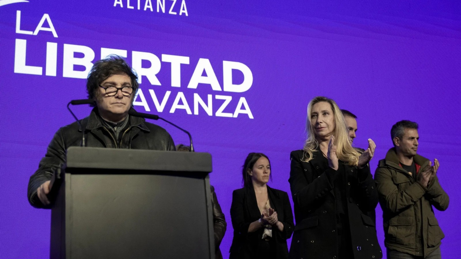 Crece la "bronca social" y la imagen positiva de Javier Milei cayó un 39%