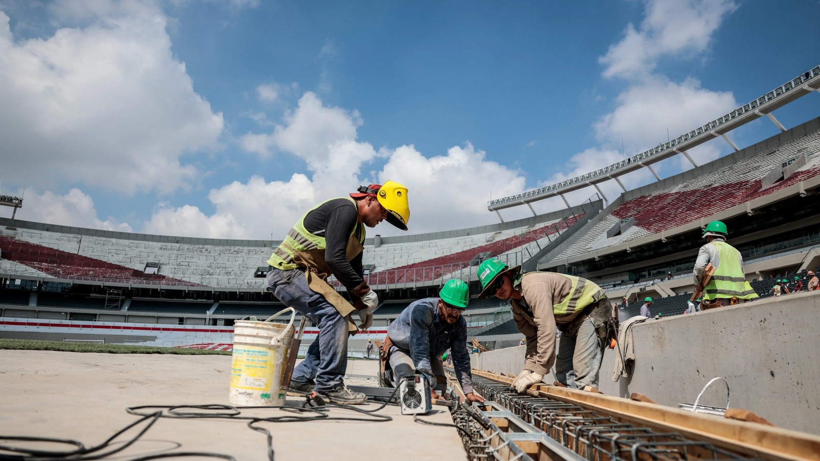 Varios sectores de la industria volvieron a tener bajas en agosto