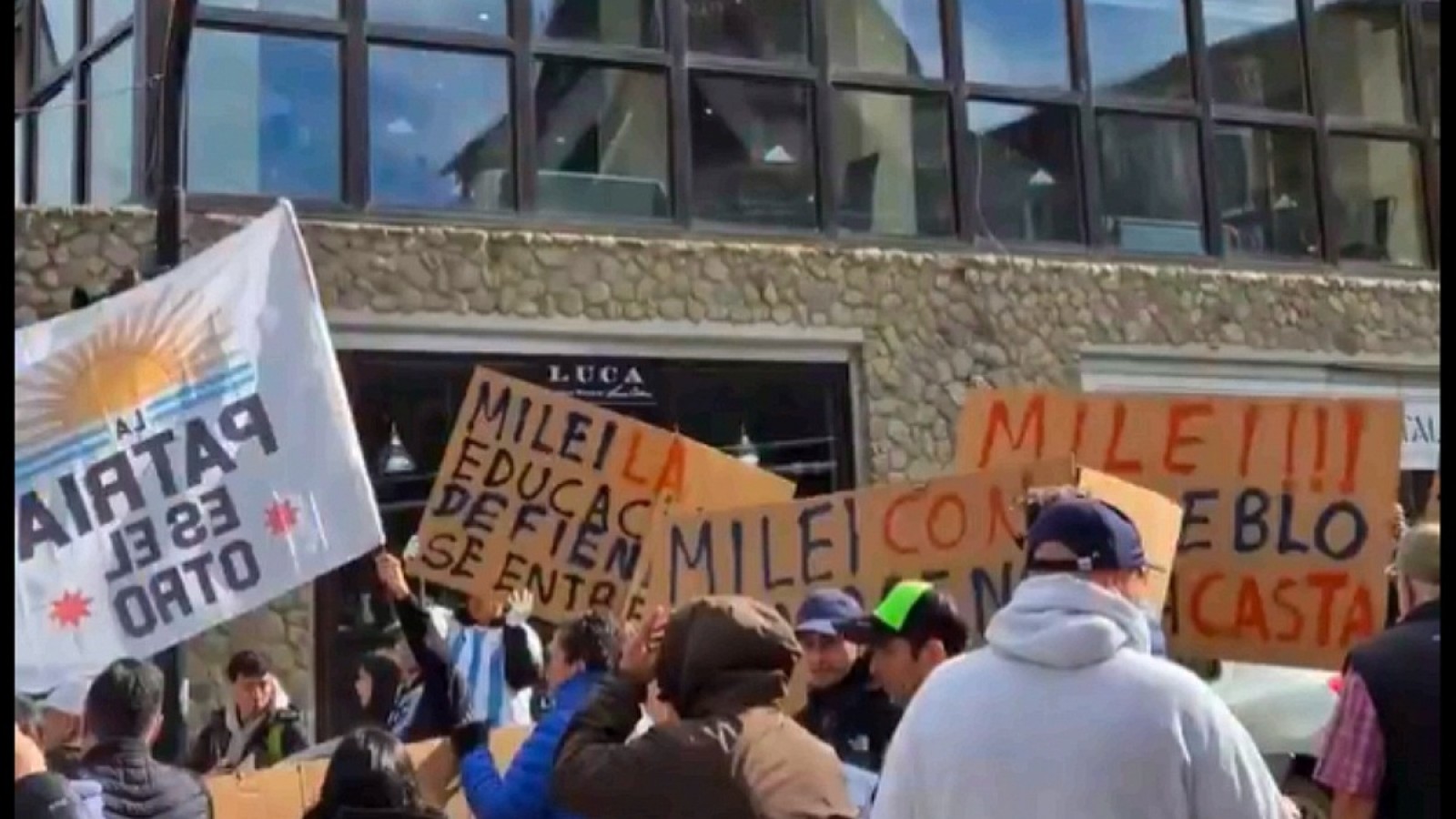 Javier Milei suspendió una caminata en Ushuaia por los repudios recibidos en las calles