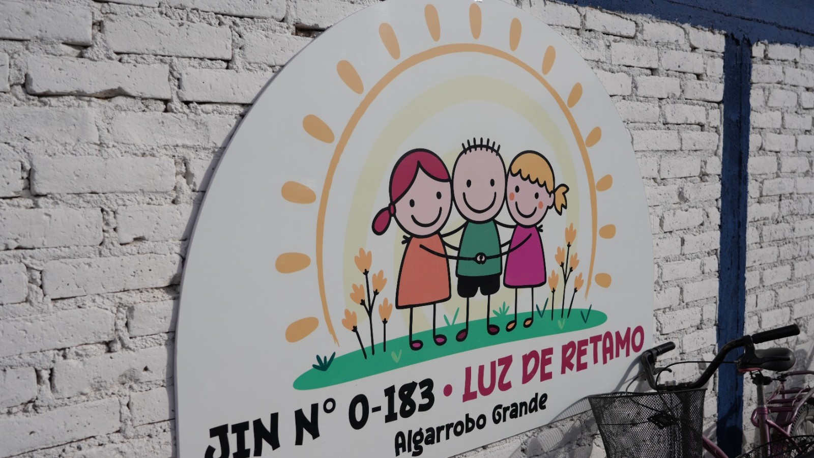 El jardín nucleado de la Escuela Ricardo Alfredo Day recibió el nombre "Luz del Retamo"