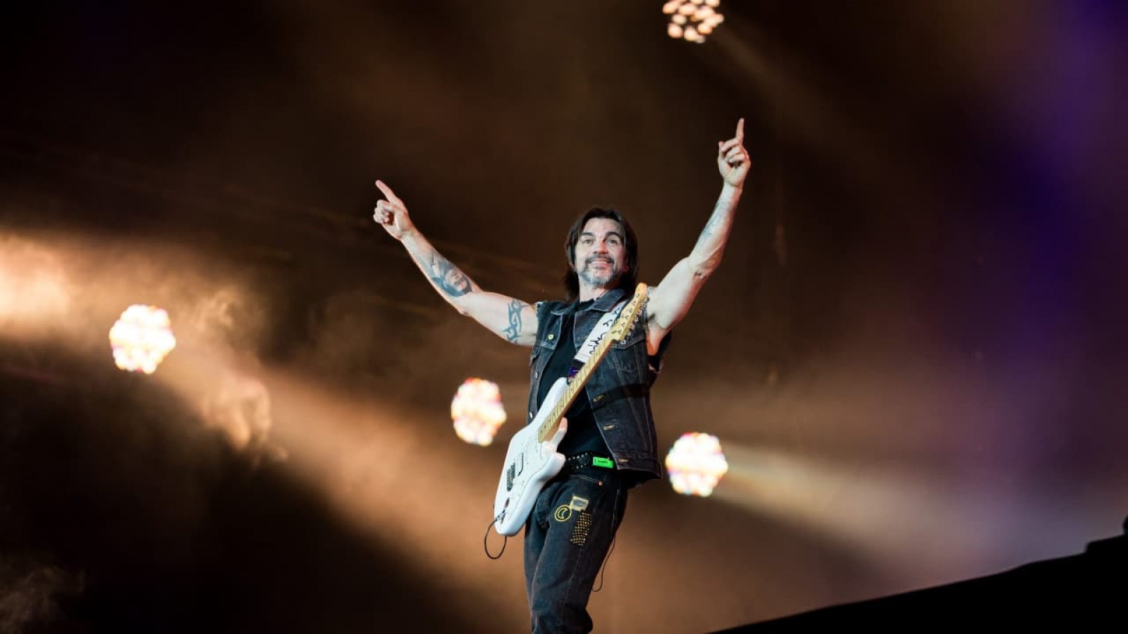 Juanes llega a Mendoza con su gira nacional y una nueva versión de "La Camisa Negra"