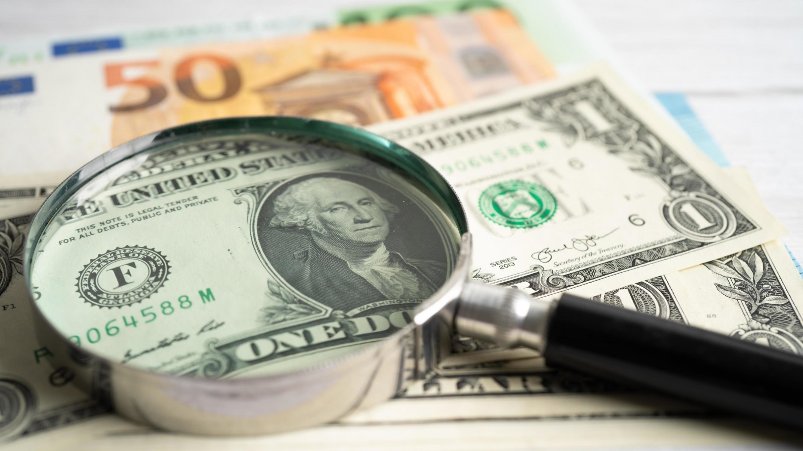 A pesar del triunfo libertario el dólar volvió a tocar los 1.500 pesos