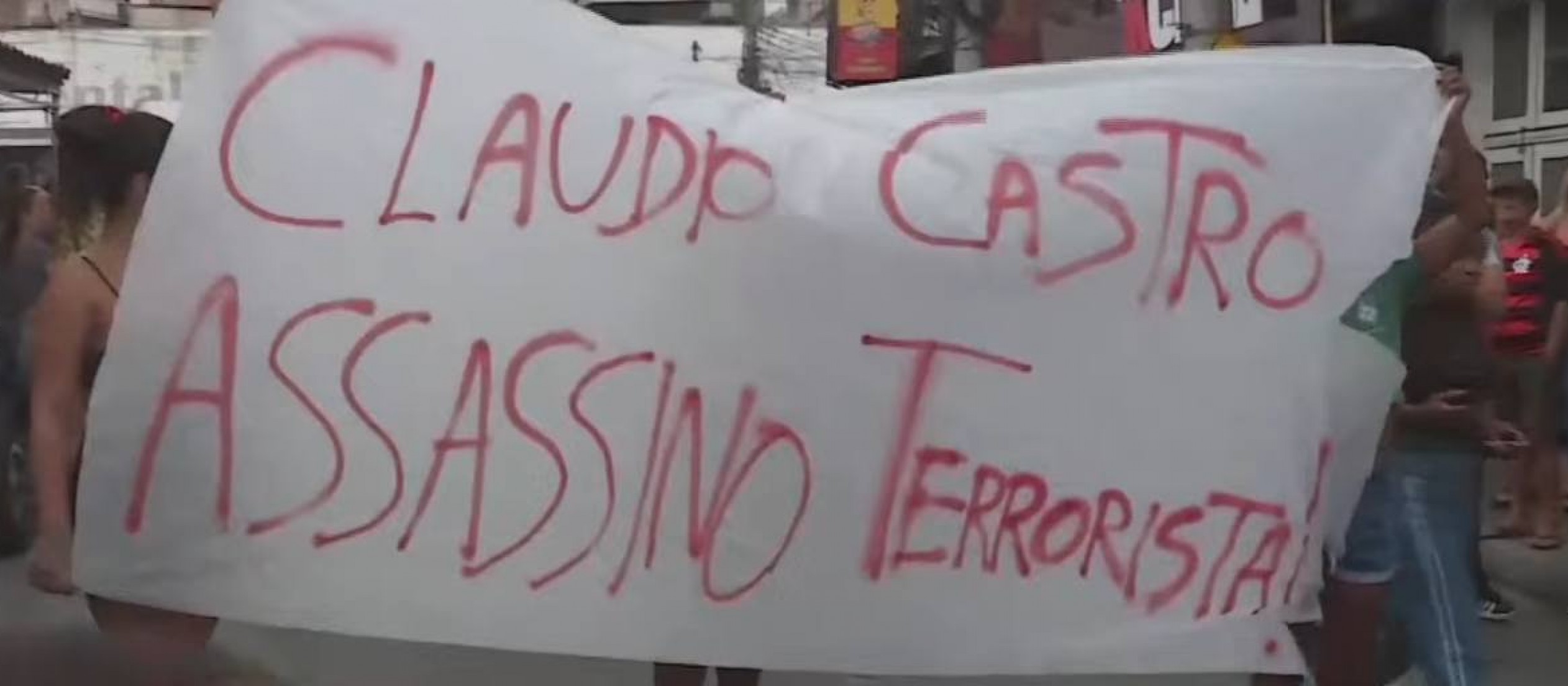 "Cláudio Castro Assassino Terrorista!", claman los barrios de Rio de Janeiro ante el gobernador que se alineó con Bolsonaro y desafía a Lula