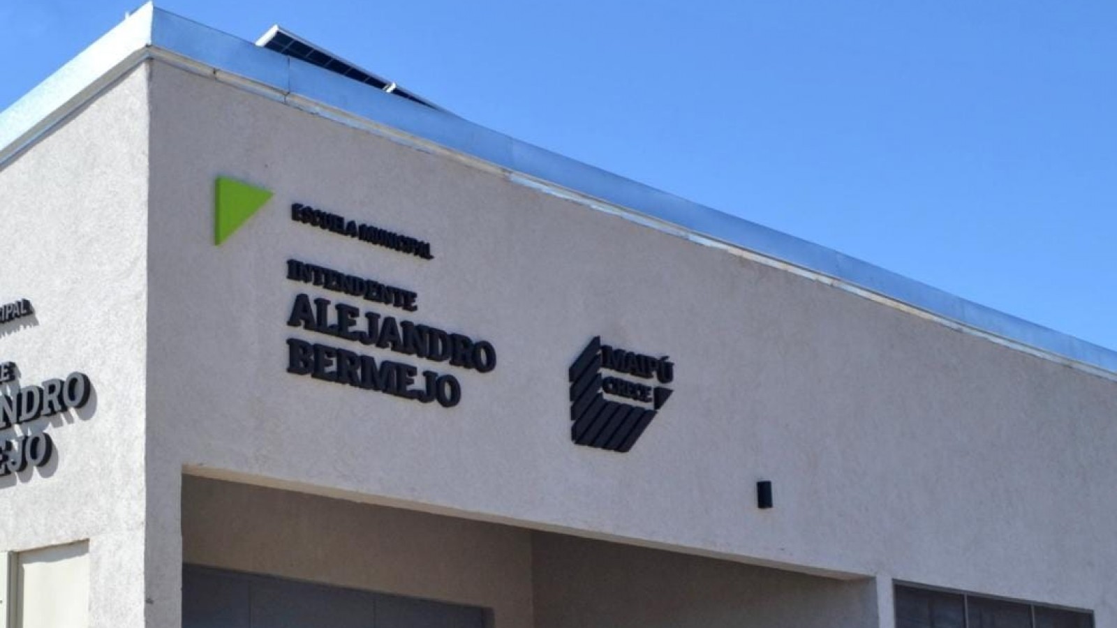 Inauguran la primera escuela construida íntegramente con fondos municipales