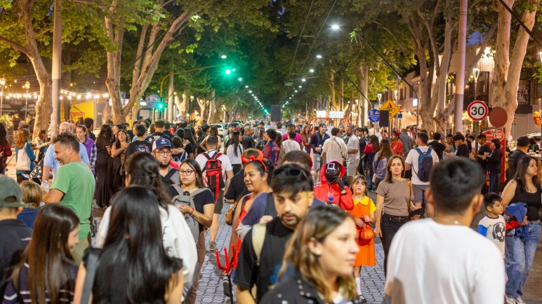 Más de 10.000 personas disfrutaron del exitoso "Halloween en la Arístides"
